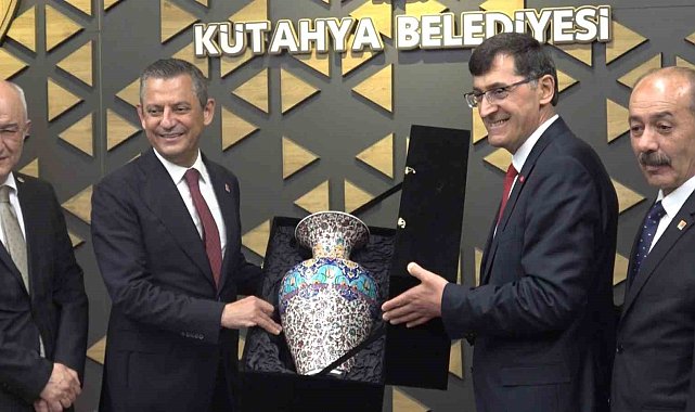 CHP Genel Başkanı Özel'den Kütahya Belediye Başkanı Kahveci'ye tebrik ziyareti