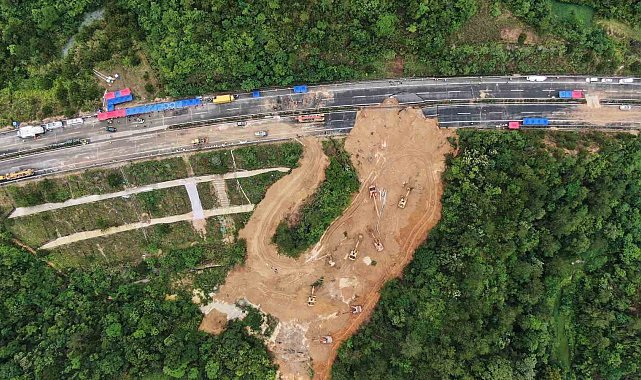 Çin'de otoyol faciasında can kaybı 48'e yükseldi