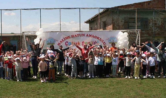 Çocuk şenliğinde doyasıya eğlendiler