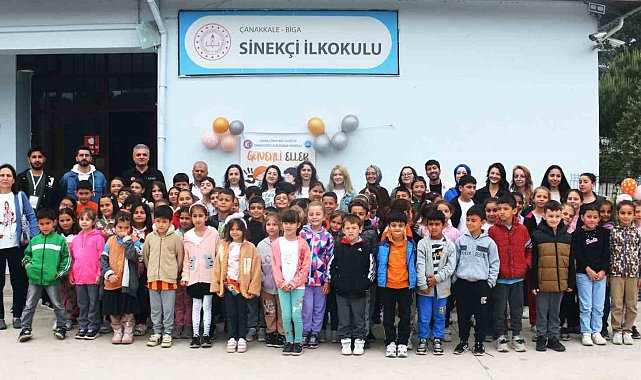 ÇOMÜ'lü öğrenciler AFAD ile birlikte çocuklara deprem eğitimi verdi