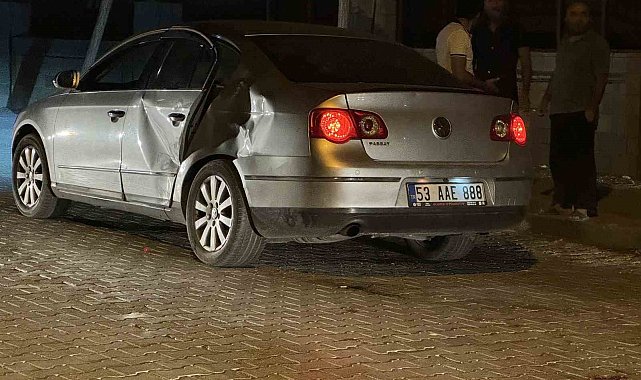 Çöp atmak için araçtan inen kadına otomobil çarpıp kaçtı