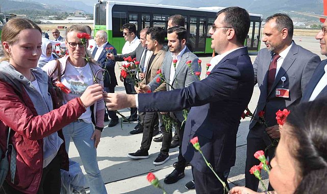 Corendon'un ilk Brüksel uçuşuna görkemli karşılama