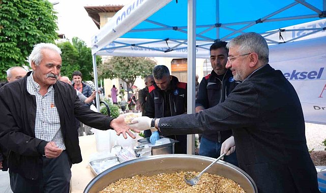 Çorum Belediyesi'nden vatandaşlara hedik ikramı