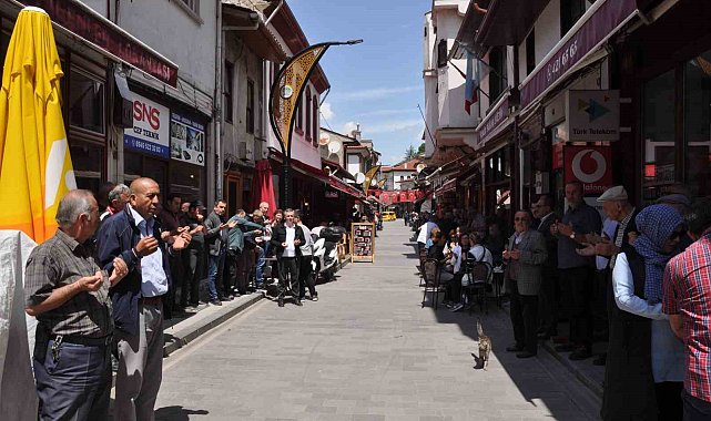 Cuma günleri yapılan esnaf duasına 2'nci sınıf öğrencileri de katıldı