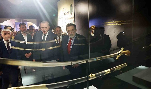 Cumhurbaşkanı Erdoğan, Fatih Sultan Mehmet Sergisi'ni ziyaret etti