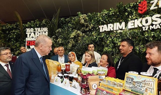 Cumhurbaşkanı Erdoğan Osmaneli'nin yöresel ürünlerini tattı