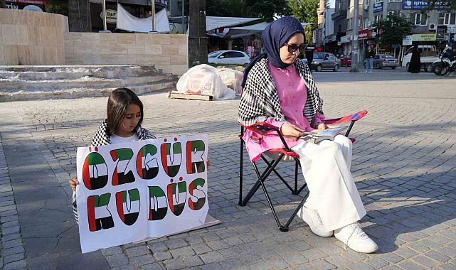 Cumhuriyet Meydanında Filistin için sessiz eylem