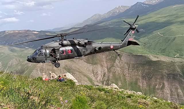 Dağda ayağı kırılan vatandaş helikopter ile kurtarıldı