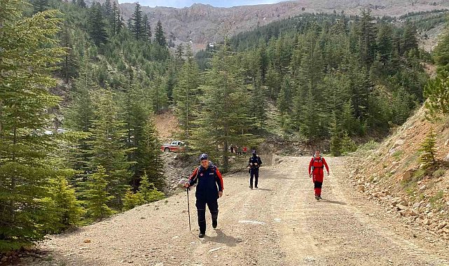Dağda kaybolan emekli öğretim üyesini arama çalışmaları 10'uncu gününde devam ediyor