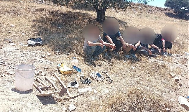 Definecileri kazdıkları çukurdan jandarma tek tek çıkardı
