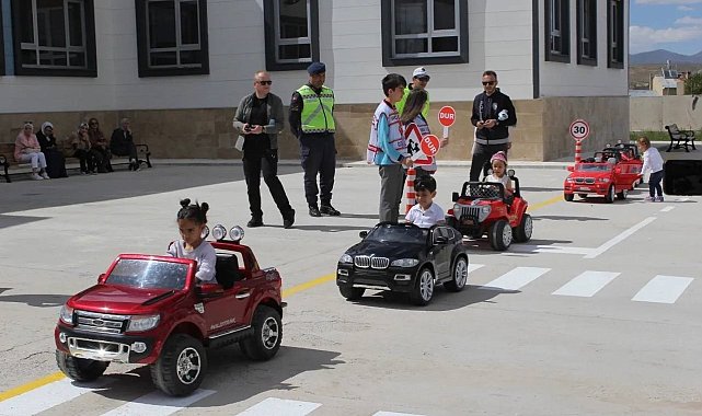 Demirözü'nde Karayolu Trafik Haftası çeşitli etkinliklerle kutlandı