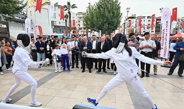 Denizli 19 Mayıs coşkusunu Gençlik ve Spor Festivalinde yaşadı