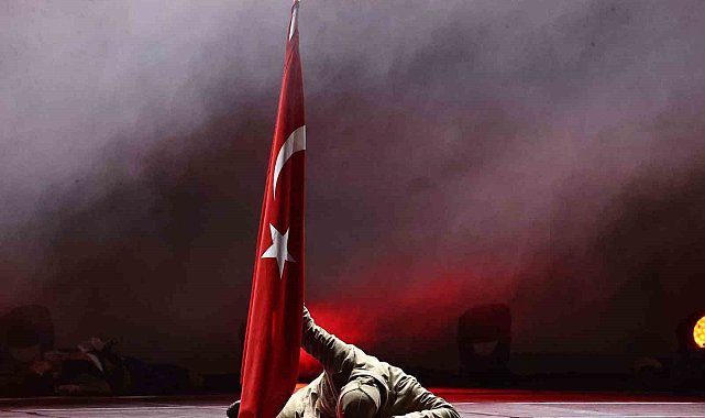 Denizli Büyükşehir Halk Oyunları Topluluğu 'Asrın Zaferi' ile göz doldurdu
