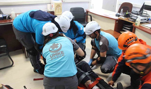 Depremde ilk olarak çök kapan tutun uygulandı