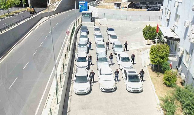 Depremde zarar gören otomobillere change işlemi yapan 9 şüpheli yakalandı