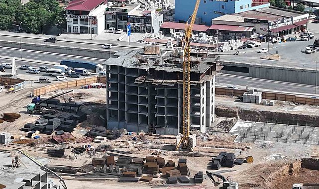 Depremin simgesi Ebrar Sitesi'nin yerinde binalar yükseliyor