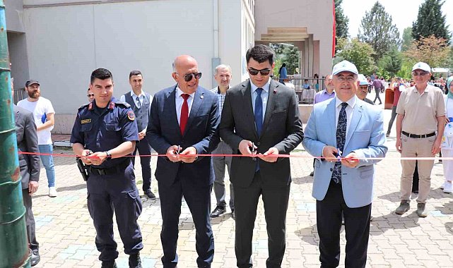 Dereköy Şehit Fatih Seven Ortaokulunda Bilim Fuarı açıldı