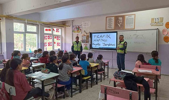 Develi'de jandarma ekipleri öğrenci ve öğretmenlere trafik eğitimi verdi