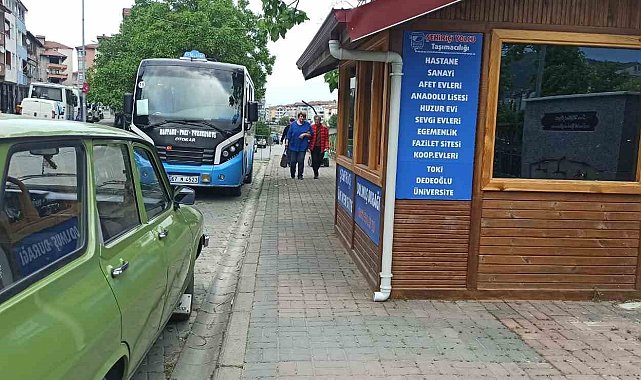 Devrek'te yaya yoluna yapılan dolmuş durağı tepki çekiyor