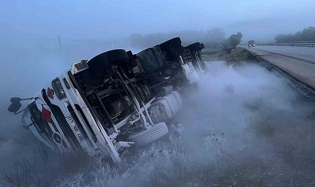 Devrilen LNG yüklü çekicideki gaz, 13 saatlik çalışmayla tahliye edilebildi