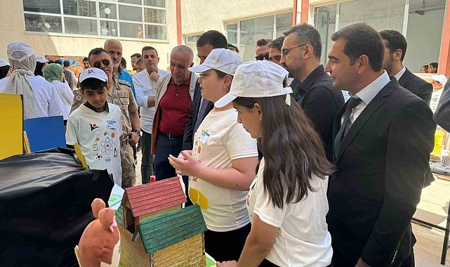 Dicle'de öğrenciler çalışmalarını sergiledi