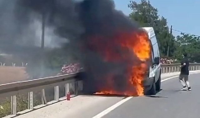 Didim'de alev alan araç küle döndü