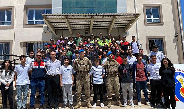 Didim'de jandarmadan öğrencilere tanıtım