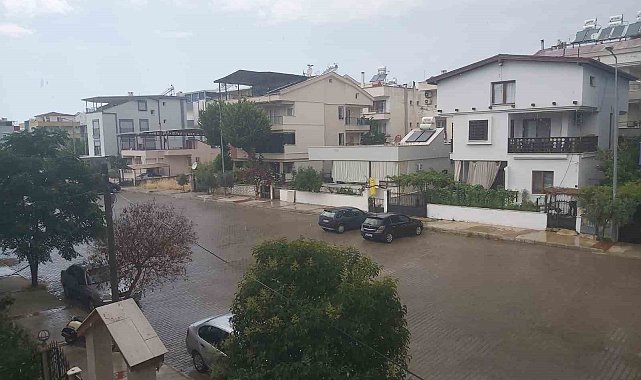 Didim'de sağanak yağış etkili oldu