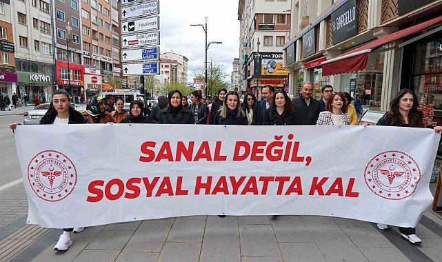Dijital bağımlılığa dikkat çekmek için yürüdüler