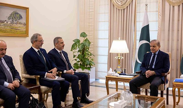 Dışişleri Bakanı Fidan Pakistan Başbakanı Şerif ile görüştü