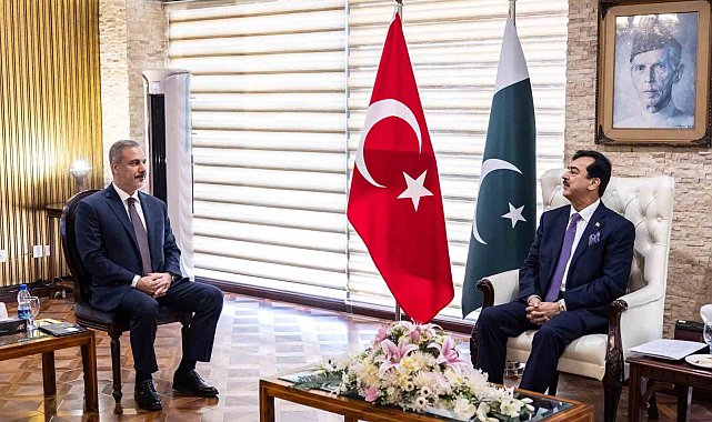 Dışişleri Bakanı Fidan, Pakistan Senato Başkanı Gilani ile görüştü