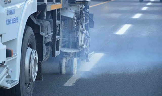 Diyabakır'da bulvar ve caddelerde yol çizgileri yenileniyor