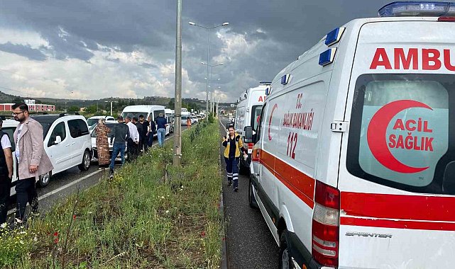 Diyarbakır'da 8 araçlı zincirleme kaza: 2 yaralı