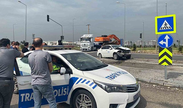 Diyarbakır'da iki otomobil çarpıştı: 1 yaralı