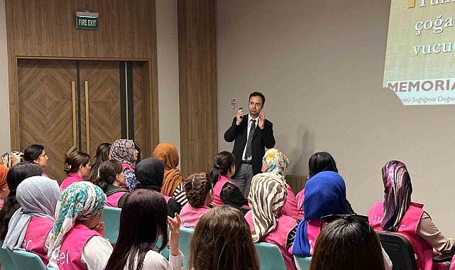 Diyarbakır'da kadın tekstil çalışanlarına kanserde erken teşhisin önem anlatıldı
