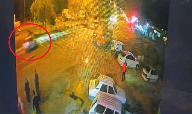 Diyarbakır'da yolun karşısına geçmek isteyen genç kıza otomobil böyle çarptı