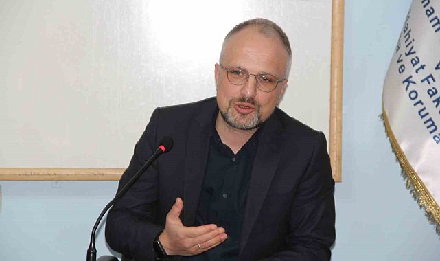 Dr. Topaloğlu: "Günümüz sözde deistleri sorumluktan kaçtığı için dini reddediyor"