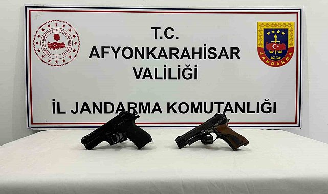 Düğünde havaya ateş açan muhtar ve beraberindekiler gözaltına alındı