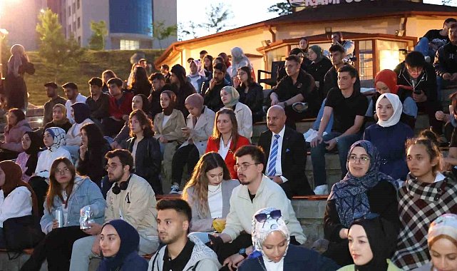 Düzce Üniversitesi'nde açık hava sinema günleri