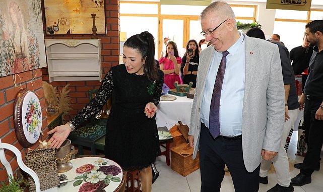 Edremit 'AGM Yıl Sonu' gösterisi yoğun ilgi gördü