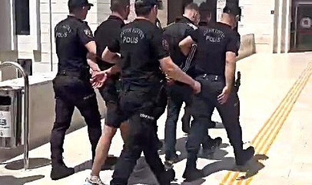 Edremit'te taksiciyi dövdüler, telefonu alıp kaçarken polise yakalandılar