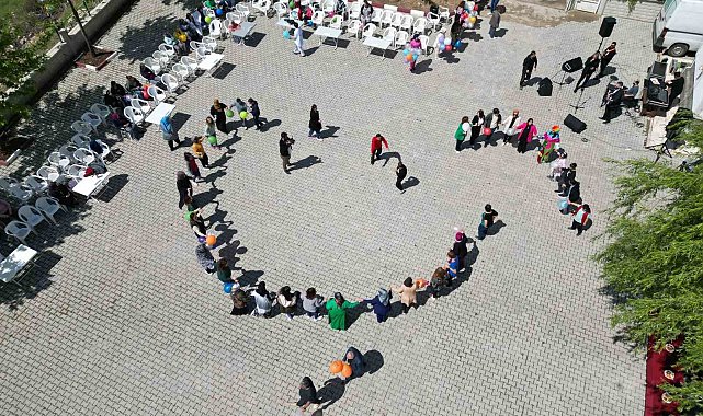 Elazığ'da "Engelsiz Uçurtma Şenliği" renkli görüntülere sahne oldu