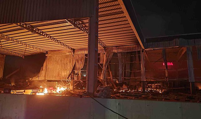 Elektrikli bisiklet fabrikasındaki yangın 2.5 saatte kontrol altına alındı
