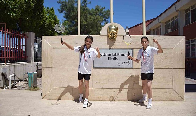 Elif ve Melis Badminton Türkiye Şampiyonası yolcusu