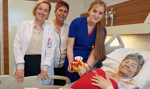 Emekli hemşireye meslektaşlarından duygusal sürpriz