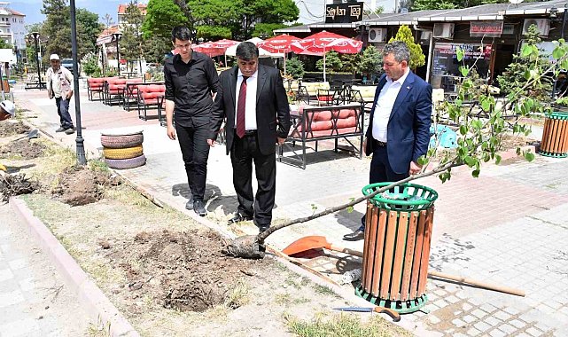 Emet Hükümet Meydanında bakım ve onarım çalışması