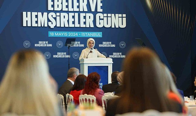 Emine Erdoğan ve Bakan Koca, Ebeler ve Hemşireler Günü'nde düzenlenen programa katıldı