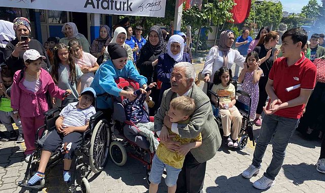 Engelli çocuklar ve aileleri, Türkiye Deniz Canlıları Müzesi'ni ziyaret etti
