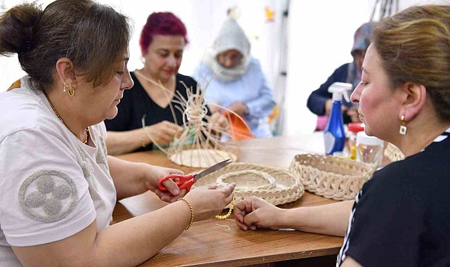 Engelsiz Yaşam Merkezi'nden hem çocuklar, hem de aileleri faydalanıyor