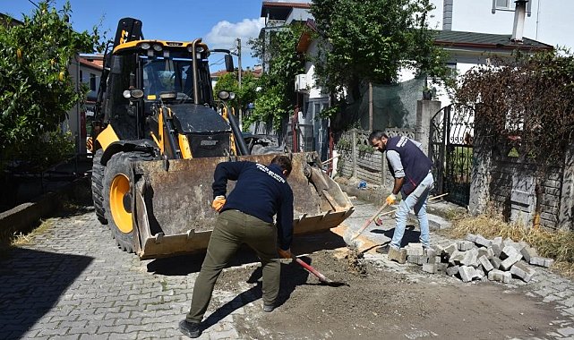 Erenler'de Temizlik İşleri Müdürlüğü ekipleri 33 mahallede hummalı şekilde çalışıyor